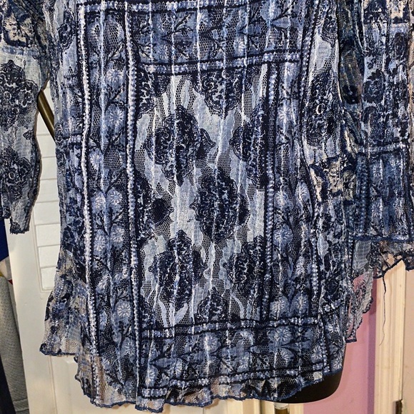 Blue/Gray Lace Blouse w/Built in Cami- Size 1X - Picture 3 of 12